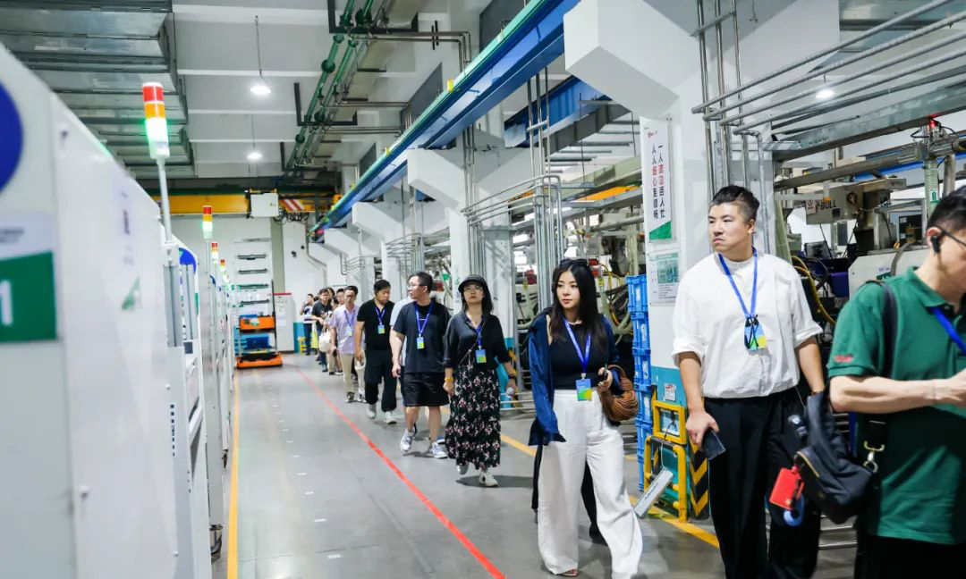 1756975829945000352.jpg 1723801216194002378.jpg